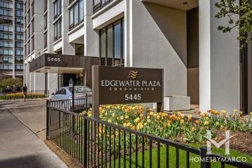 Edgewater Plaza building in the Edgewater neighborhood of Chicago, IL