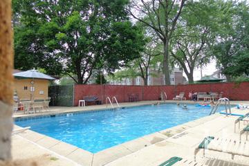 Tattersall Square building in Park Ridge, IL