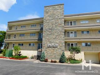Vista Del Lago building in Park Ridge, IL