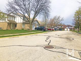 Roundtree Commons subdivision in Elk Grove Village, IL