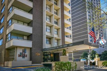 El Lago building in the Edgewater neighborhood of Chicago, IL