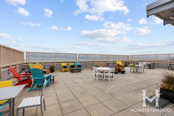 El Lago building in the Edgewater neighborhood of Chicago, IL