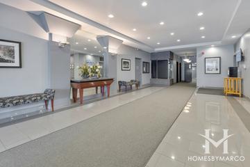 El Lago building in the Edgewater neighborhood of Chicago, IL