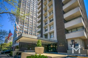 El Lago building in the Edgewater neighborhood of Chicago, IL