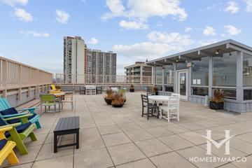 El Lago building in the Edgewater neighborhood of Chicago, IL