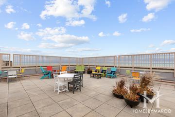 El Lago building in the Edgewater neighborhood of Chicago, IL