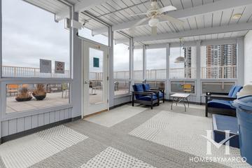 El Lago building in the Edgewater neighborhood of Chicago, IL