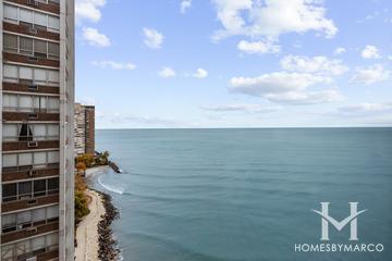 El Lago building in the Edgewater neighborhood of Chicago, IL