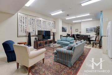 El Lago building in the Edgewater neighborhood of Chicago, IL