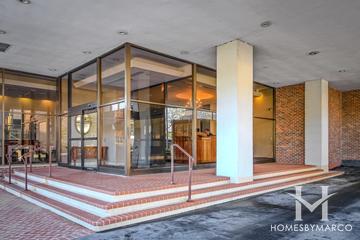 Granville Beach building in the Edgewater neighborhood of Chicago, IL