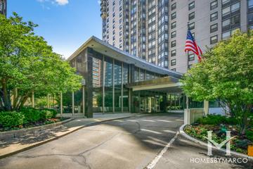 Hollywood Towers building in the Edgewater neighborhood of Chicago, IL