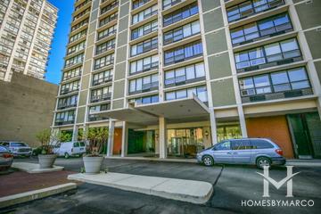Horizon House building in the Edgewater neighborhood of Chicago, IL