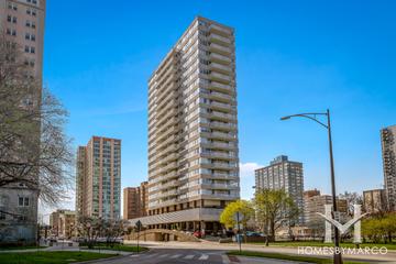 Statesman building in the Edgewater neighborhood of Chicago, IL