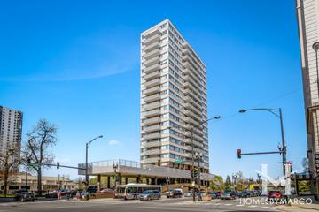 Statesman building in the Edgewater neighborhood of Chicago, IL