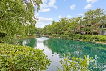 Meadowlake subdivision in Northfield, IL