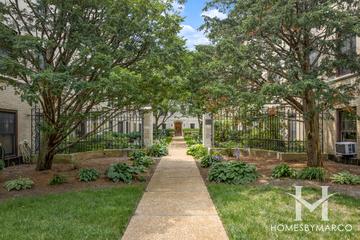 Stoneleigh Courts building in Evanston, IL