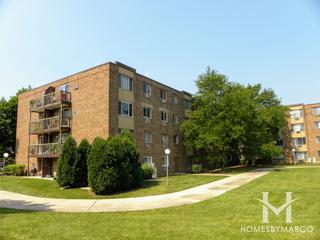 Moon Lake Village subdivision in Hoffman Estates, IL