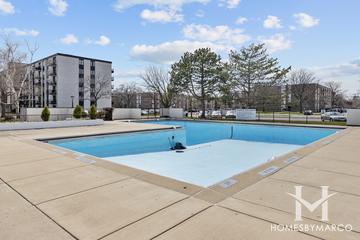 Terrace Square building in Niles, IL