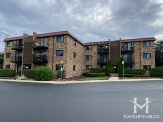 Cinnamon Cove building in Mount Prospect, IL