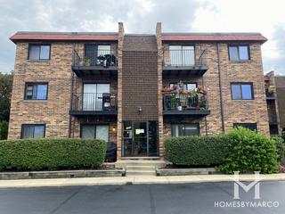 Cinnamon Cove building in Mount Prospect, IL