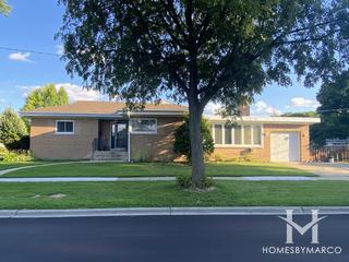 Colonial Manor subdivision in Mount Prospect, IL