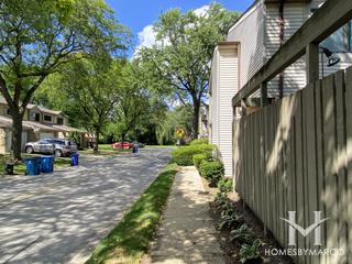 Colony Country building in Mount Prospect, IL