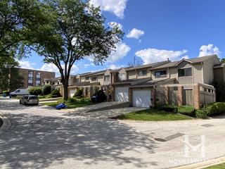 Colony Country building in Mount Prospect, IL