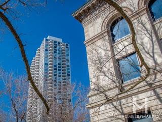 2020 Lincoln Park West building in the Lincoln Park neighborhood of Chicago, IL
