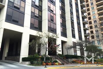 2500 N. Lakeview building in the Lincoln Park neighborhood of Chicago, IL