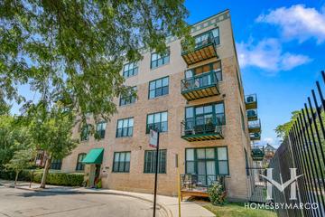Altgeld Commons building in the Lincoln Park neighborhood of Chicago, IL