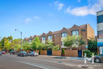 Dickens Court subdivision in the Lincoln Park neighborhood of Chicago, IL
