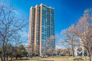 Hemingway House building in the Old Town neighborhood of Chicago, IL