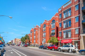 Lillview Condominiums building in the Lincoln Park neighborhood of Chicago, IL