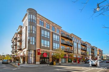 Lincoln Park Commons building in the Lincoln Park neighborhood of Chicago, IL