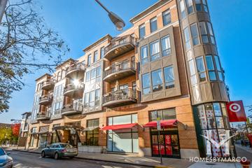 Lincoln Park Commons building in the Lincoln Park neighborhood of Chicago, IL