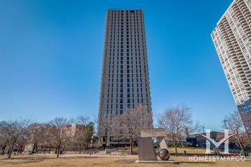 Lincoln Park Towers building in the Old Town neighborhood of Chicago, IL