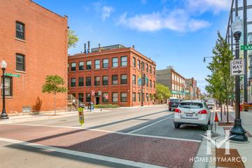 Surrey Court Lofts subdivision in the Lincoln Park neighborhood of Chicago, IL