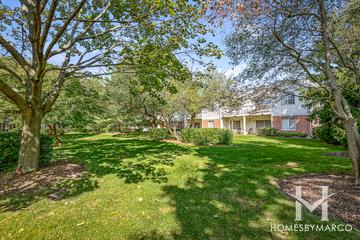 Heatherwood Estates building in Schaumburg, IL