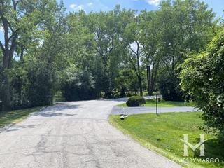 Chinquapin Hills subdivision in Palos Park, IL