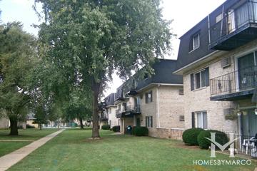 Baldwin Court building in Palatine, IL