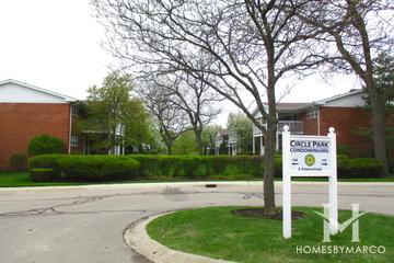Circle Park subdivision in Palatine, IL