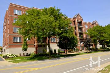Wellington Court building in Palatine, IL