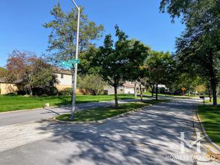 Whytecliff subdivision in Palatine, IL