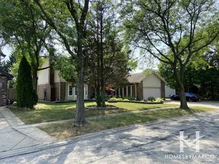 Estates of Woodridge subdivision in Woodridge, IL