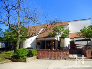 New England Village subdivision in Woodridge, IL