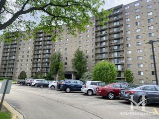 Lake Hinsdale Towers building in Willowbrook, IL