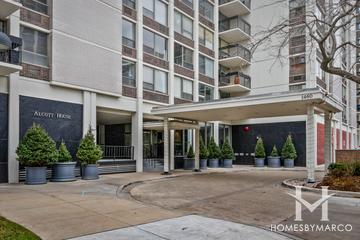 Alcott House building in the Old Town neighborhood of Chicago, IL