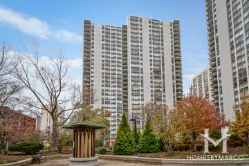 Alcott House building in the Old Town neighborhood of Chicago, IL