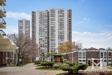 Cummings House building in the Old Town neighborhood of Chicago, IL