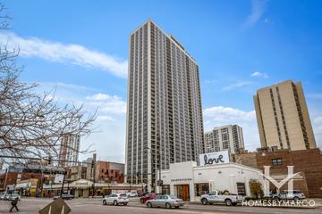 James House building in the Old Town neighborhood of Chicago, IL